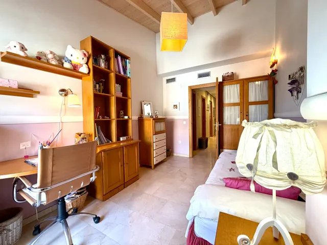 Chalet adosado esquinero con jardín privado, terrazas y garaje doble en La Patacona — 33