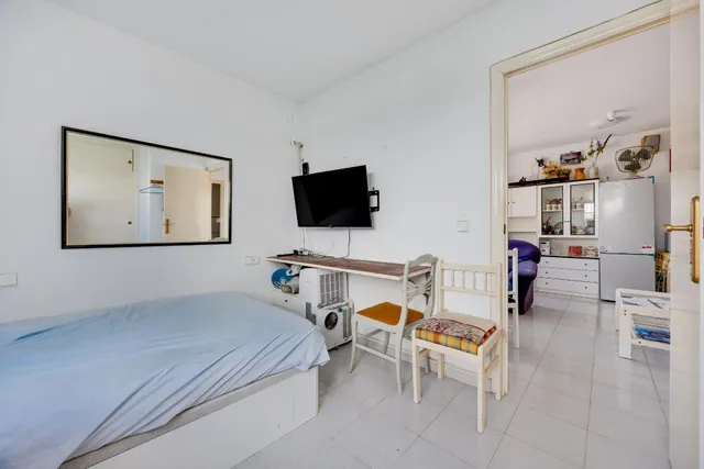 Bungalow con solárium, orientación sur y vistas a la piscina comunitaria — 12