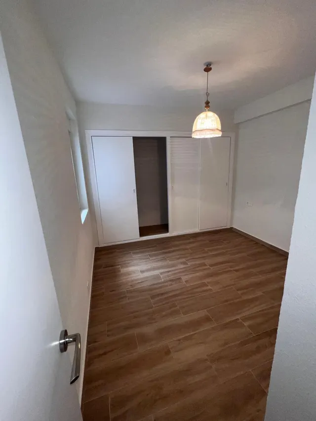 Apartamento con terraza, Alicante, Torrevieja. 2 habitaciones, 80 m2, 90 metros al mar — 16
