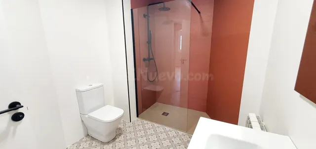 Bajo exterior completamente reformado en Tapia de Casariego | 2 plazas de garaje incluidas — 16
