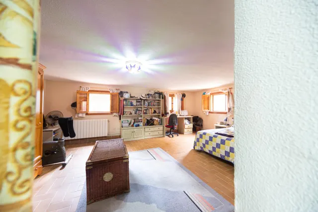 Ponemos a la venta este precioso y peculiar chalet con piscina privada. — 45