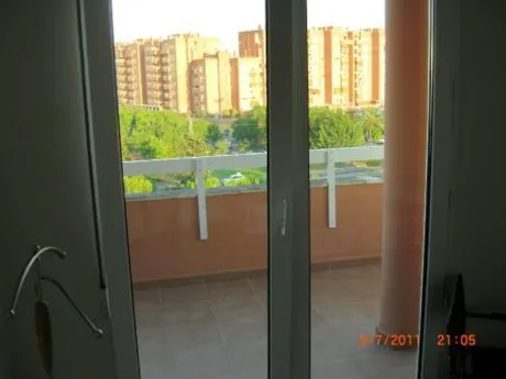 PISO ATICO  DE DOS GRANDES DORMITORIOS, 1 BAÑO, AMPLIO SALÓN, COCINA, TERRAZA DE 19M2, GARAJE Y TRAS — 21