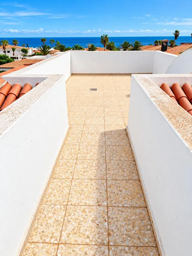 Casa independiente con vistas al mar y al Teide, garaje doble y piscina comunitaria — 36