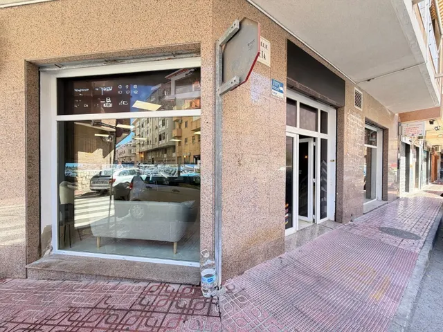 Local comercial 2 habitaciones 121m² en venta - Habaneras — 31