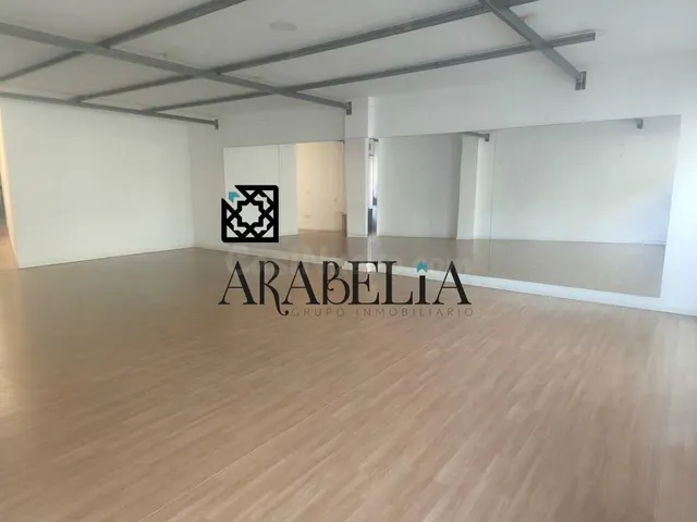 GRAN LOCAL EN ZONA GIMNASIO AIRA,TELETUBIES — 2