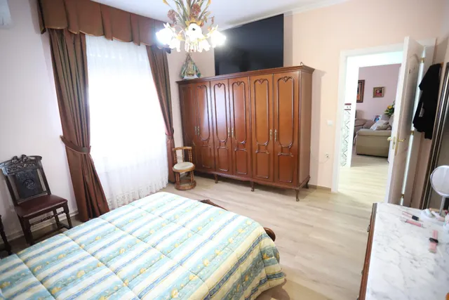 Casa en planta baja para entrar a vivir con 3 dormitorios, cocina amplia, salón, comedor, 2 patios y lavadero — 8