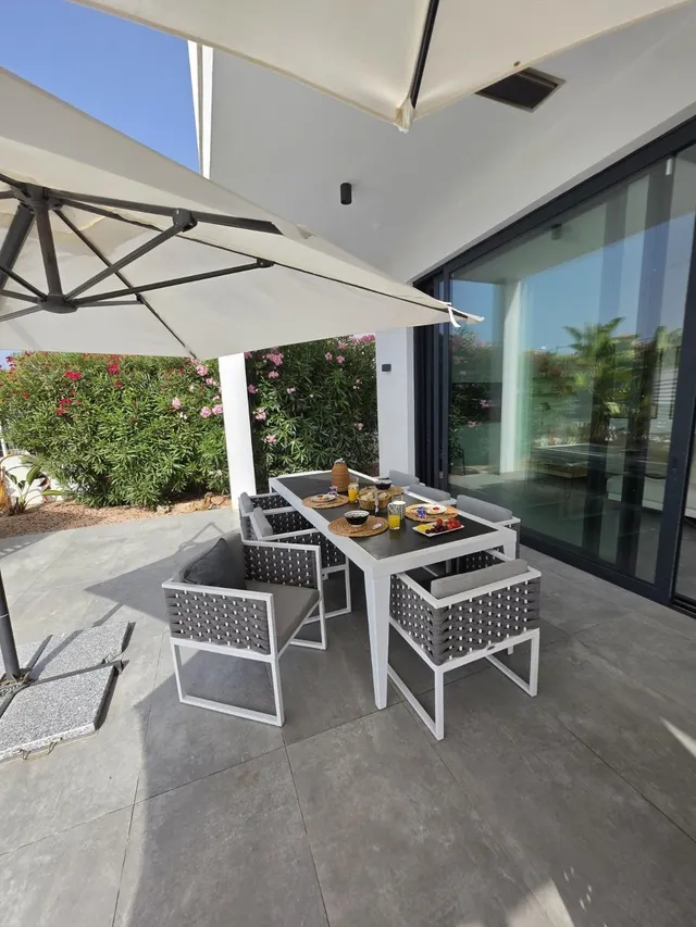 Villa moderna con piscina privada y vistas al mar en Vallgornera — 10