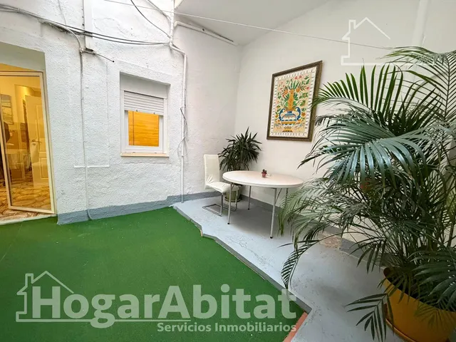 ¡UBICACIÓN IDEAL! BAJO ACOGEDOR Y LUMINOSO CON TERRAZA Y TRASTERO — 10