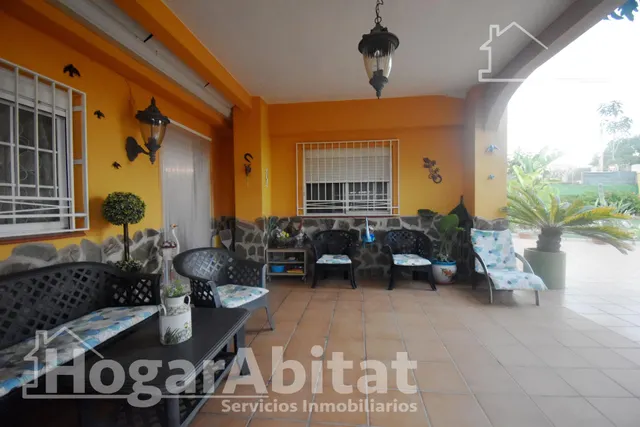 ¡Encantador Chalet! Muy amplio y sofisticado, con gran garaje, terraza, jardín y parcela — 17