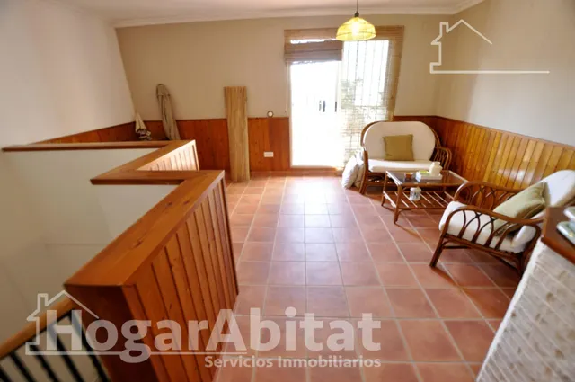 Exclusivo adosado totalmente reformado con terrazas, buhardilla, vistas despejadas y garaje doble — 28