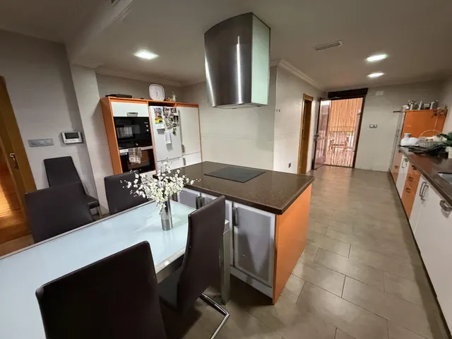 Chalet independiente con 400 m2 construidos, gran parcela y garaje — 32