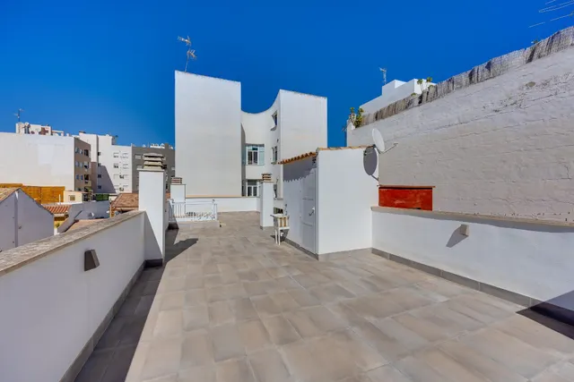Casa adosada reformada en el centro de Torrevieja – calle la paz — 27