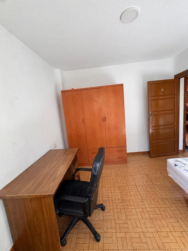 PISO ESTUDIANTE !!!!!!!!! CARTUJA!!!!!!!!!! — 27