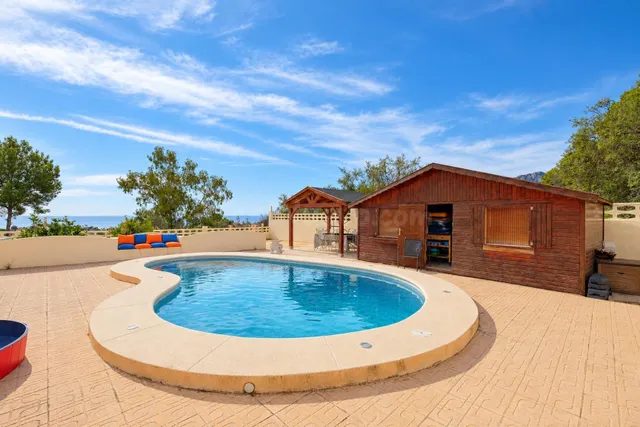 Villa con piscina, orientación sur y vistas al mar y montaña - foto 4