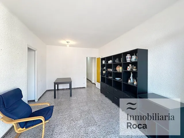 B3 - Apartamento 4 habitaciones en Carrer Industria - foto 5