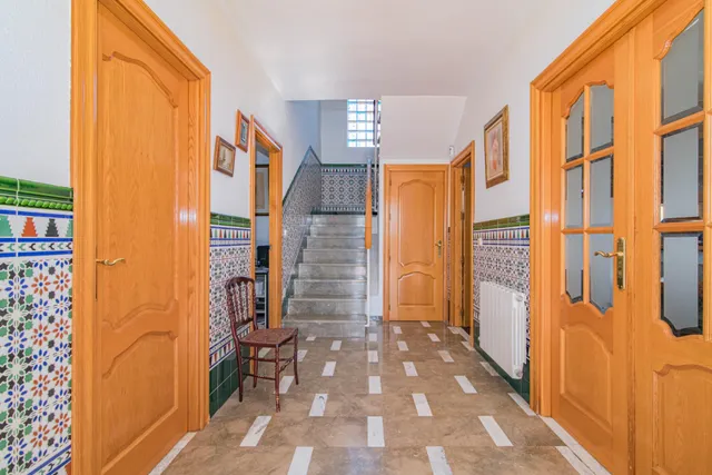 ¡Oportunidad Única! Se Vende Magnífica Casa en Esquina con Amplia Parcela — 8