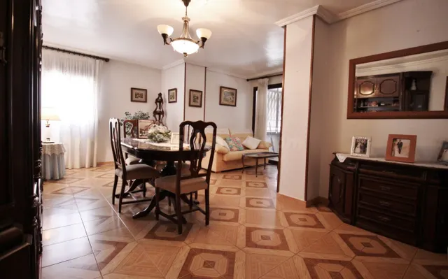 Amplia vivienda esquina con urbanización cerrada. - foto 3