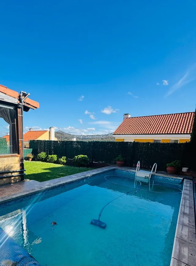 Tu hogar soñado: casa con piscina y jardín en Mortera