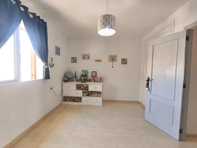 Vivienda amplia en perfecto estado en la zona alta de Gran Alacant, con piscina, parking y todos los servicios a pie — 21