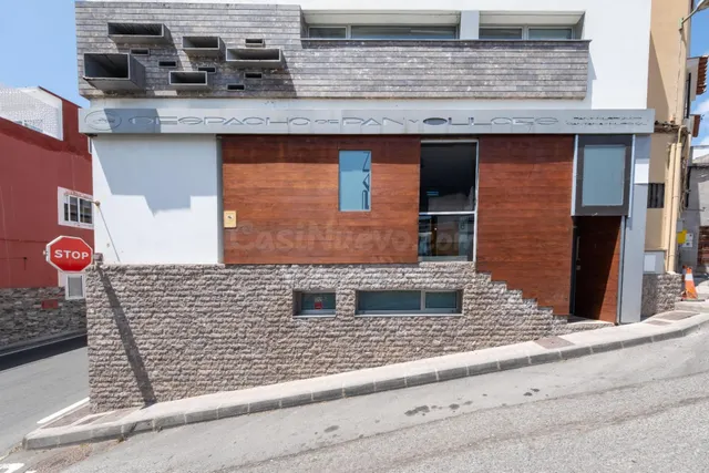 VENTA DE EDIFICIO CONDICIONADA A LA ADQUISICIÓN DE LA PANADERÍA + VIVIENDA + NAVE — 4