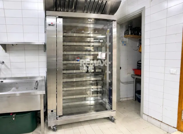 Oportunidad Única: Local comercial. Rostisseria equipada en Venta en Flaçà, Girona. A un paso de la Estación de Tren. — 16