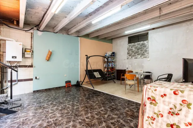 Casa adosada con amplio garaje, patio y terraza - foto 4