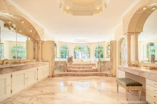 Chalet 14 habitaciones 2100m² en venta - Marbella — 45