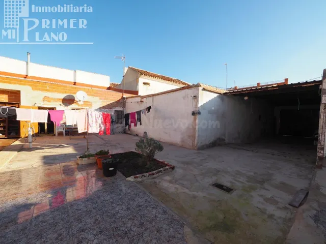 Se vende casa de planta baja para reformar con 401 m2 y acce - foto 2
