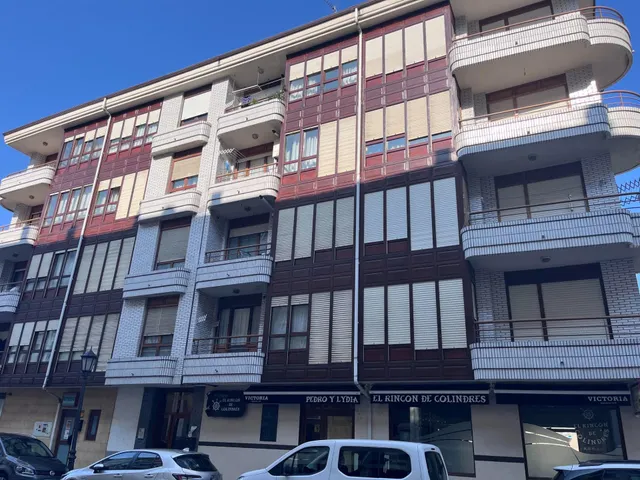 Gran piso de esquina de 3 dormitorios con garaje cerrado opcional en Colindres — 34