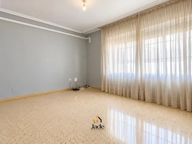 Excelente piso de 4 dormitorios y dos baños en la zona de Ciudad Jardin, junto a la avenidad del Aeropuerto — 6