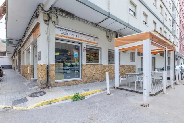 VENTA DE CAFETERÍA Y FRUTERÍA EN PLENO FUNCIONAMIENTO - foto 2