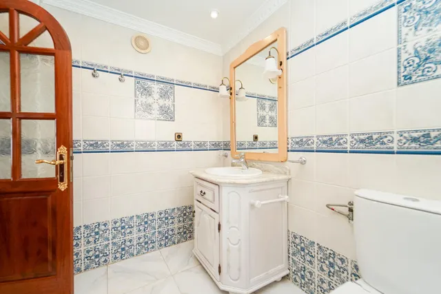 Elegante villa de 4 dormitorios en Arguineguín | Vistas panorámicas al mar, gran parcela y un potencial excepcional! — 43