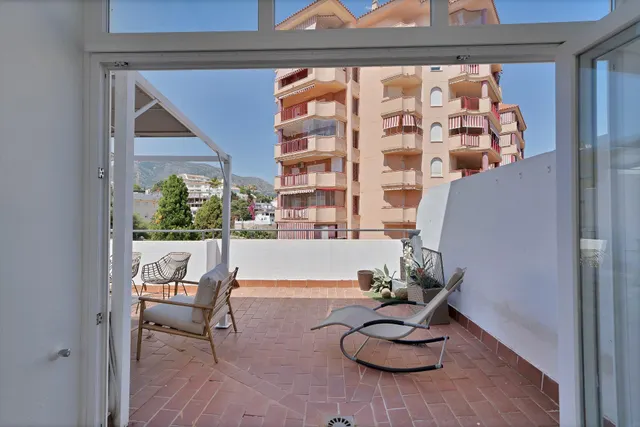 Adosado de Ensueño en Torreblanca: Luz, Espacio y Confort — 36