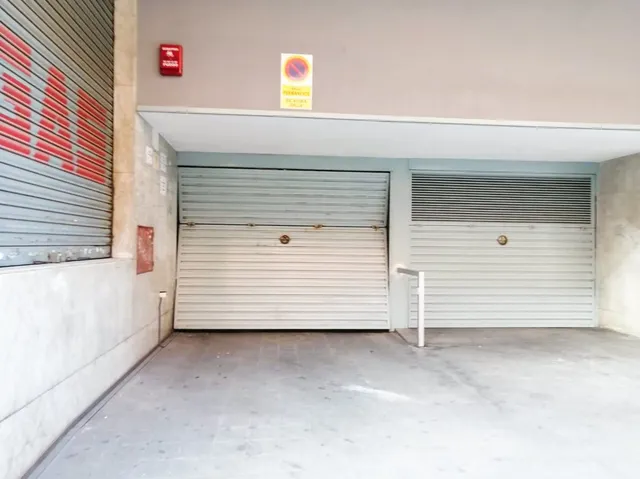 PLAZA DOBLE DE PARKING EN TRINITAT VELLA- BARCELONA — 3