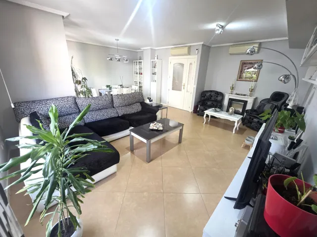 Chalet de esquina en zona hospital — 25