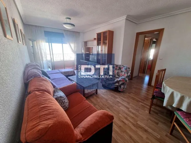 Se vende luminoso piso de 3 habitaciones con garaje, a 5 min - foto 2