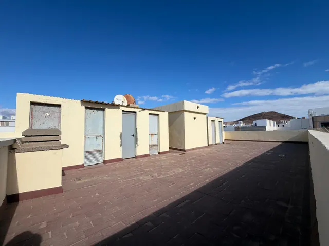 Terraza, piscinas y playa: tu nuevo hogar en Arinaga, con garaje y trastero — 22