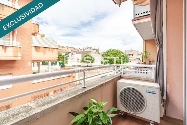 “Tu hogar ideal en Santa Maria – Fondo Sumella: práctico, luminoso y listo para entrar.” — 35