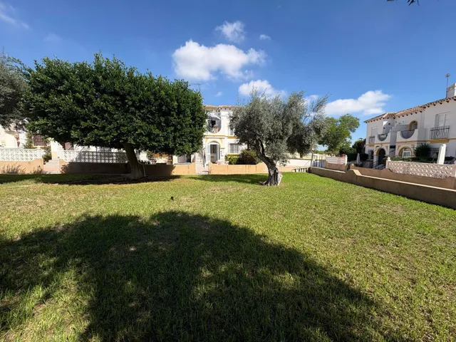 Bungalow planta baja en urb. mirador del mediterráneo con jardin esquina y piscina comunitaria — 25