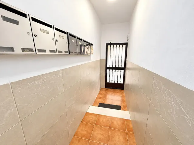 Piso en venta en avd. pablo iglesias, Almería – ideal para inversores  96.000€ — 3