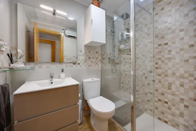 Apartamento reformado de 3 dormitorios y 2 baños a escasos 75 metros de la playa del acequión — 4