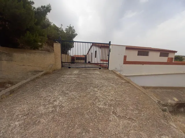 Se alquila nave — 14