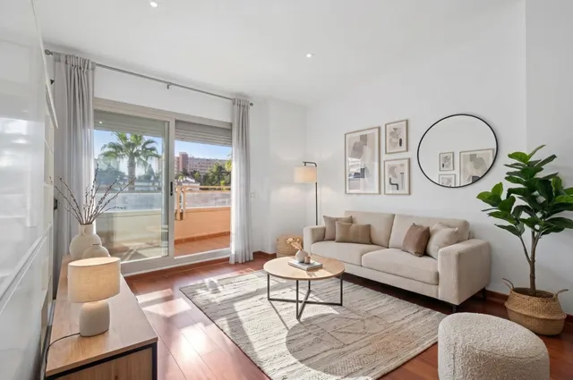 Calidez y Estilo: Tu Nuevo Hogar en Olas de Procusan, Torremolinos — 4