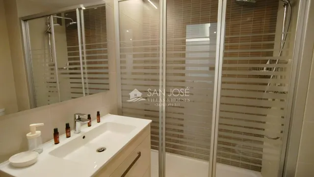VENTA DE PISO REFORMADO EN ARENALES DEL SOL CON LICENCIA TURÍSTICA — 7