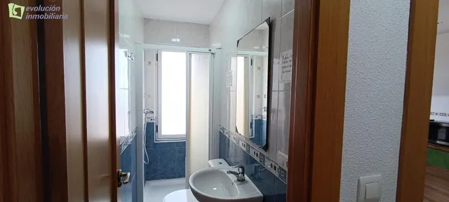 Se vende piso en calle San Isidro - Burgos — 17