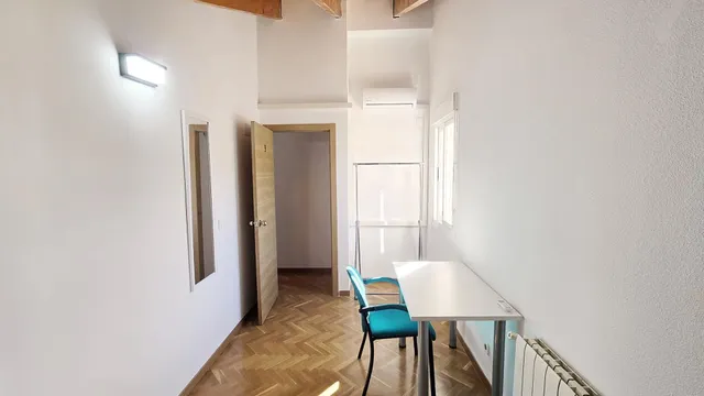 Alquiler de habitaciones por temporada en chalet con piscina de Villanueva de la Cañada (Madrid). — 25