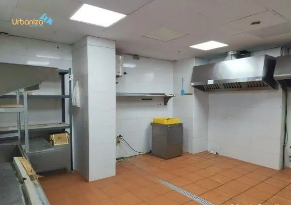 EXPECTACULAR LOCAL EN UNA DE LAS MEJORES AVENIDAS DE BADAJOZ PARA HACER REALIDAD ESE SUEÑO DE UN BUEN RESTAURANTE — 16
