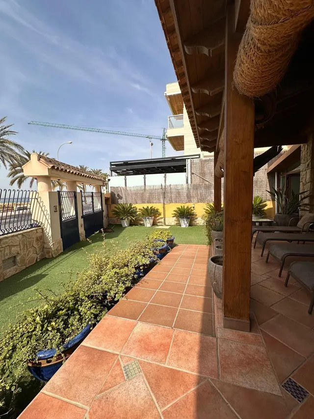 Exclusivo Chalet en Primera Línea de Mar en Santa Pola — 43