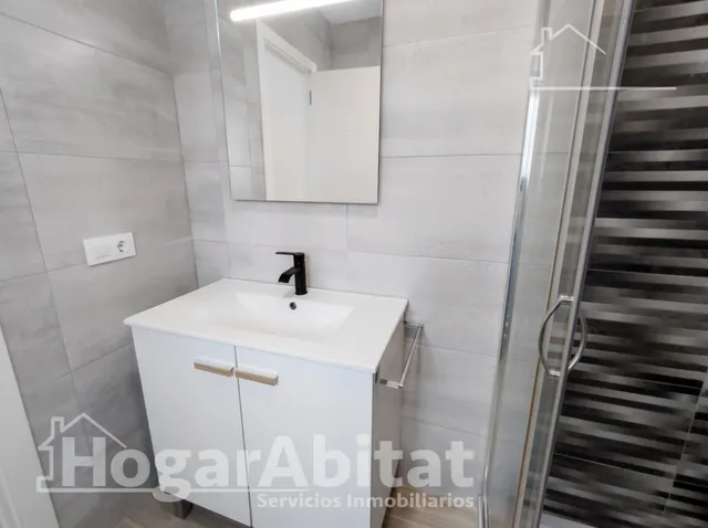 Reformado y luminoso piso cerca de la playa — 32