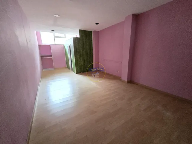 Amplio local comercial en zona de paso — 20